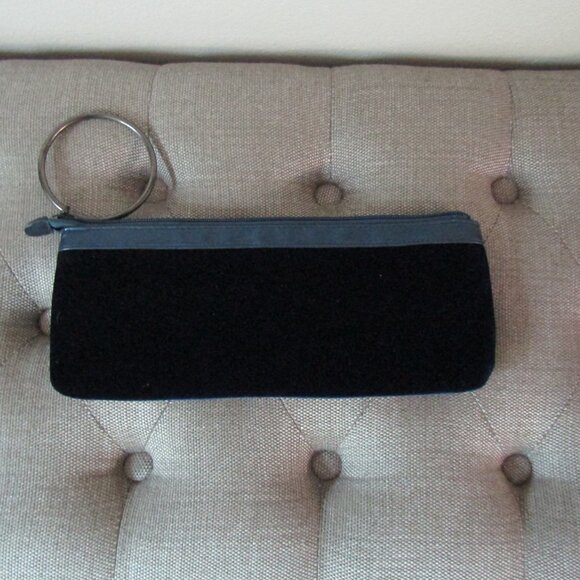 LuLu NYC Clutch Ring Wristlet - Picture 2 of 7